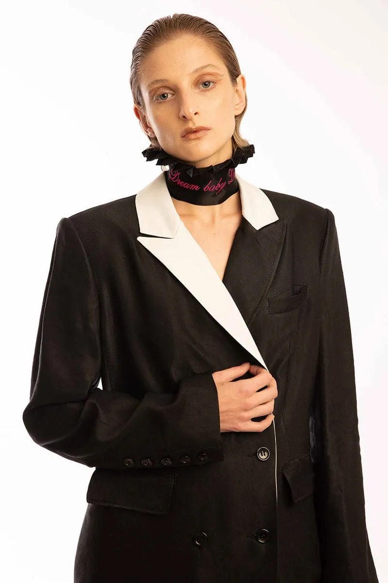 BLACK DOUBLE BREASTED WHITE COLLAR COAT