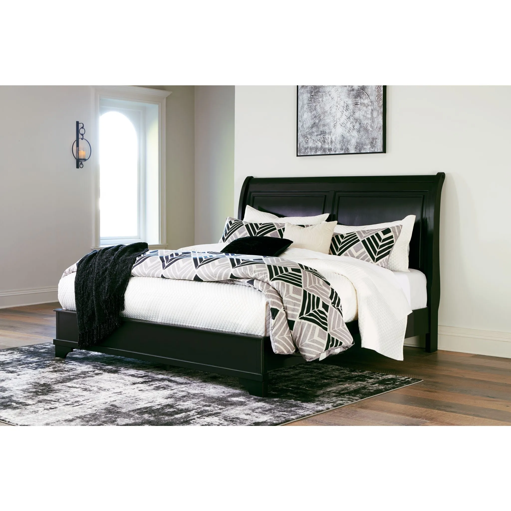 Chylanta Sleigh Bed