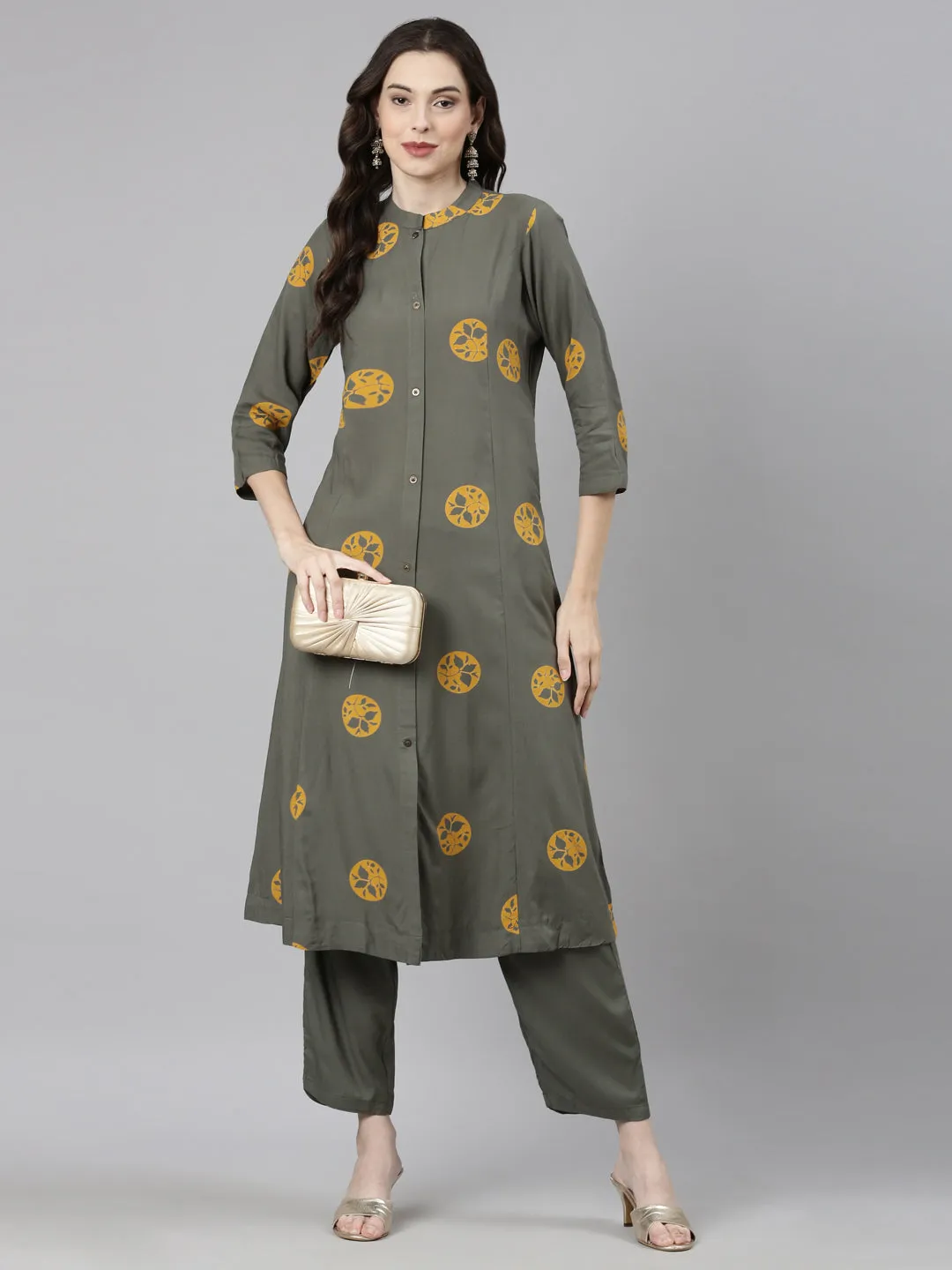 Neerus Green Casual  Straight Kurta and Trousers