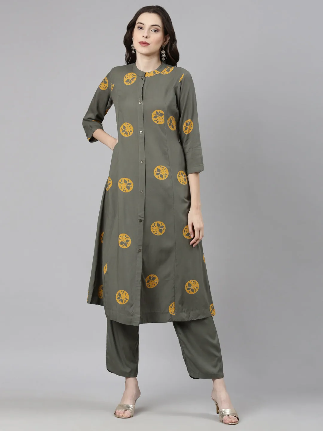 Neerus Green Casual  Straight Kurta and Trousers