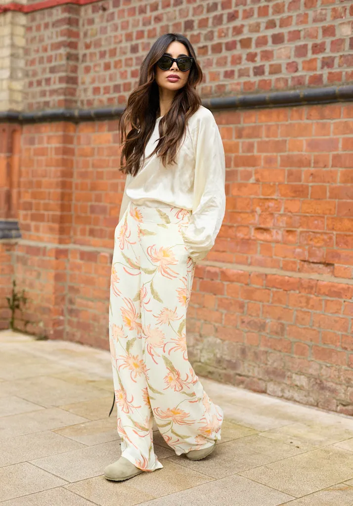 Sophia Wide Leg Moonflower Print Trouser In Cream